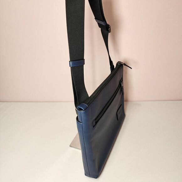 NWT Coach CW449 Men's Deep Navy Carrier Zip Smooth Calf Leather Crossbody Bag - Picture 3 of 5